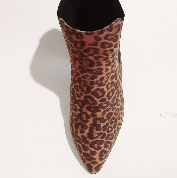 METAPHOR Rome Suede Leopard Point Toe Chunky Ankle Bootie NWOT - Picture 3 of 13
